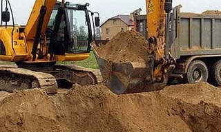 Выкопать яму экскаватором в Заинске от 943 руб. - 2Землекопа-Знс